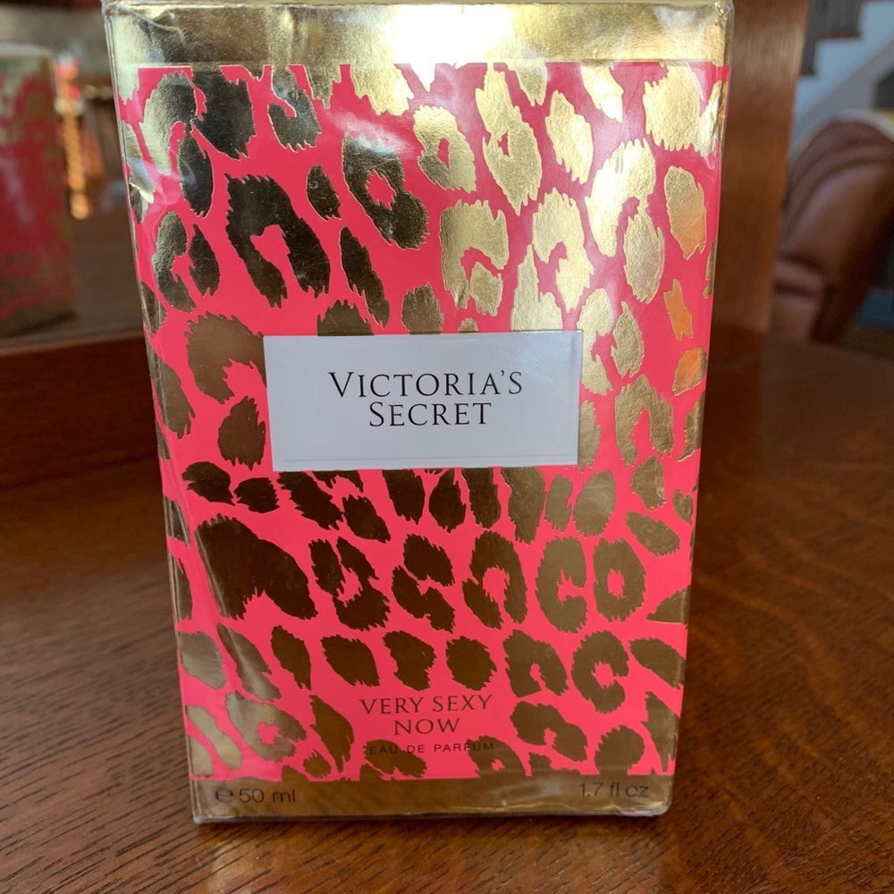 Victoria Secret - Very Sexy Now